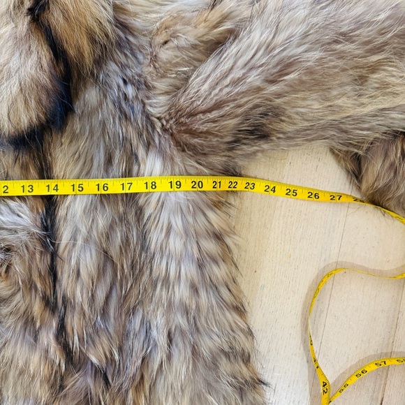 Vintage luxurious Genuine Fur Coat in shades of brown tan and cream - Picture 12 of 15